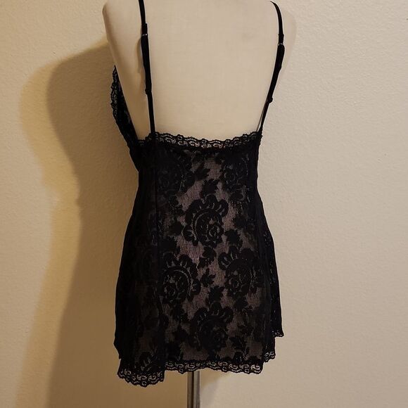 VICTORIAS SECRET black sheer lace chemise top SZ M women's - Picture 2 of 7